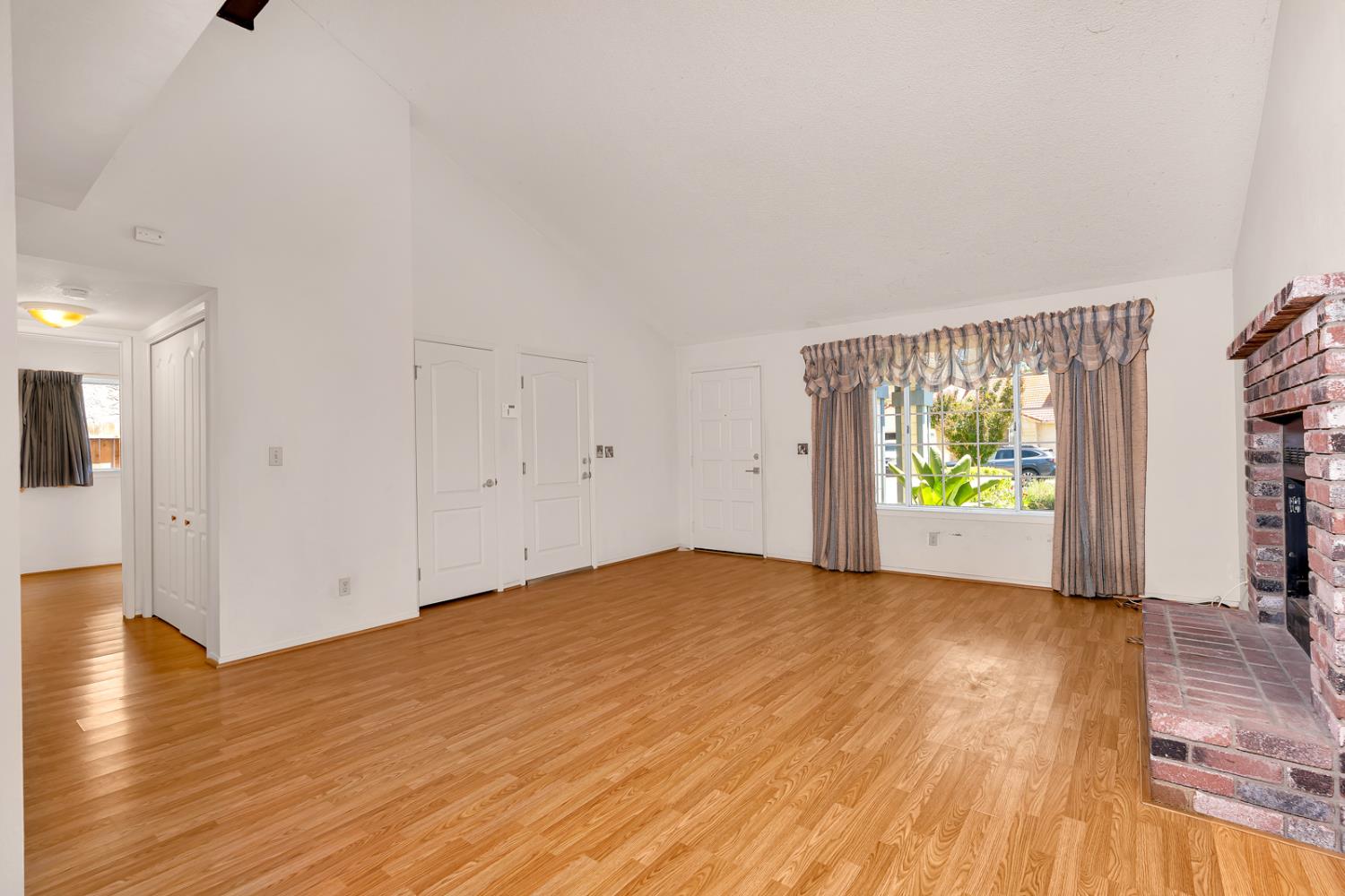 1606 E Eclipse Ave, Fresno, CA 93720