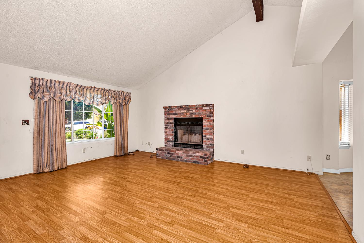 1606 E Eclipse Ave, Fresno, CA 93720
