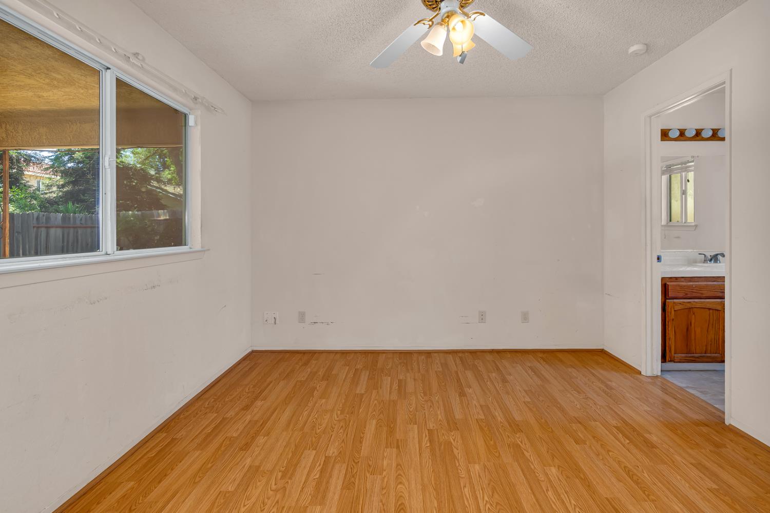 1606 E Eclipse Ave, Fresno, CA 93720