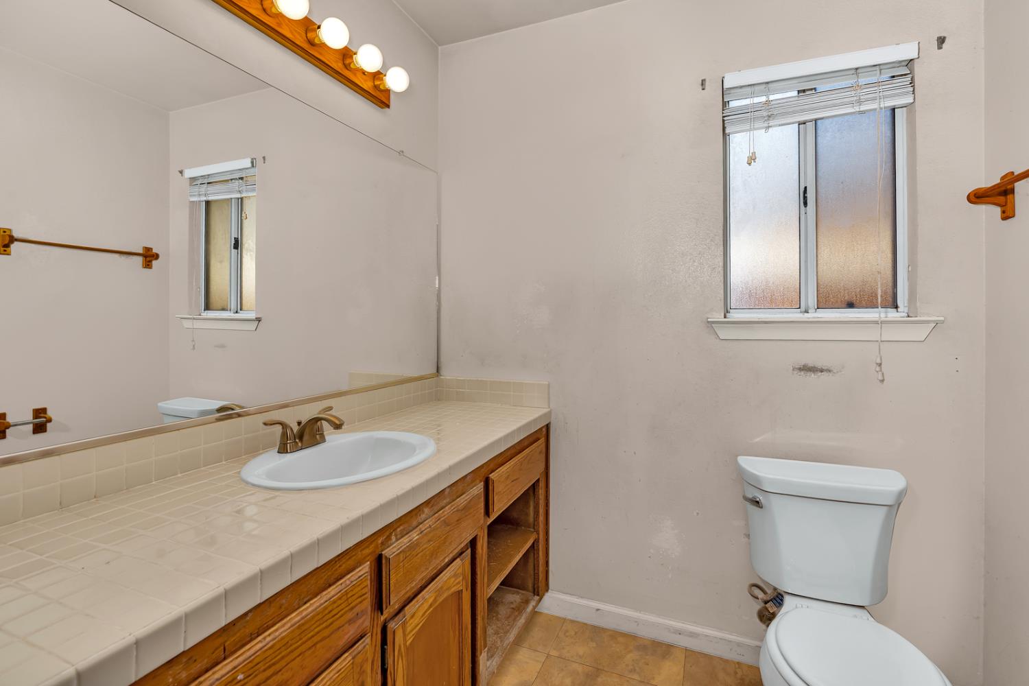 1606 E Eclipse Ave, Fresno, CA 93720