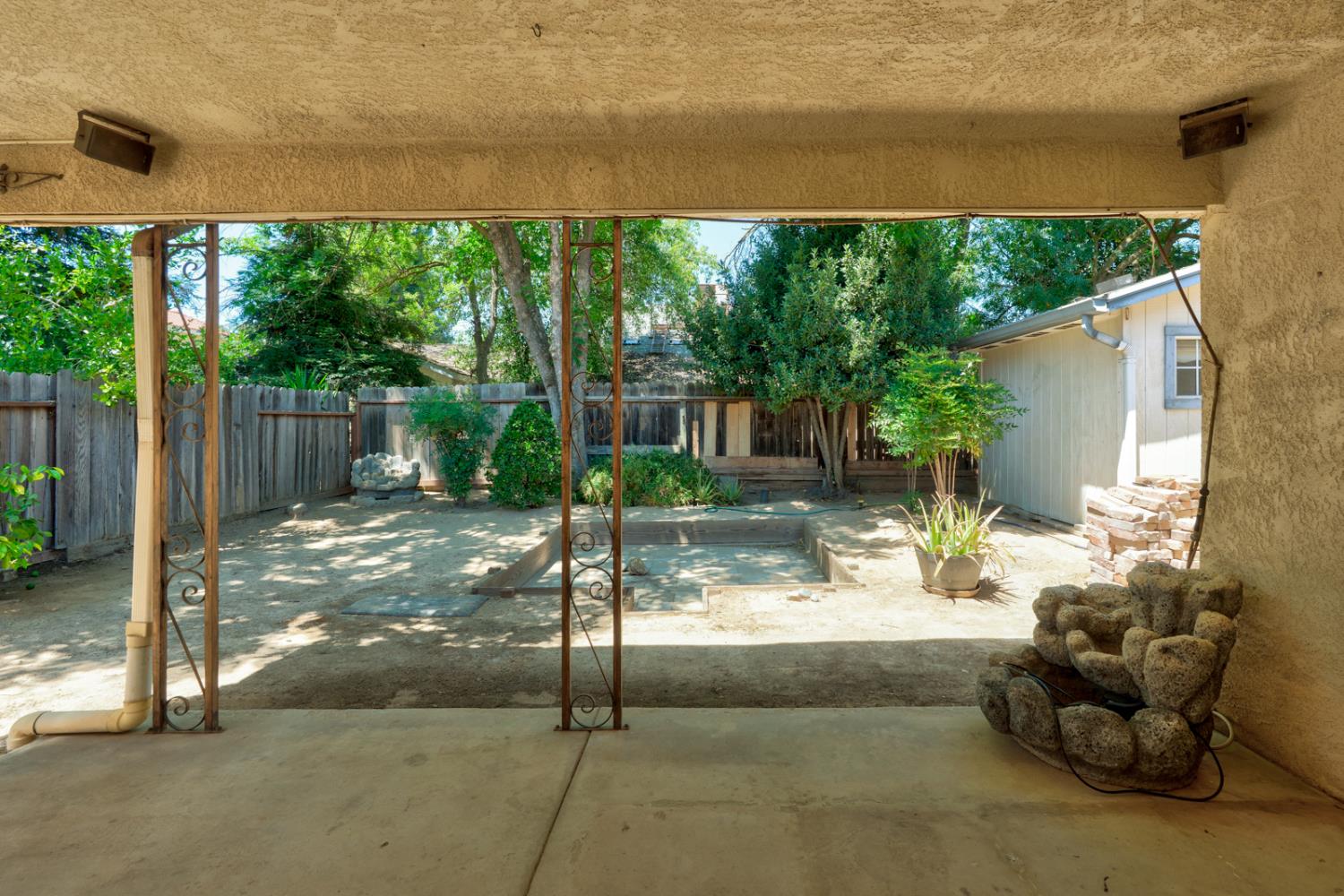 1606 E Eclipse Ave, Fresno, CA 93720