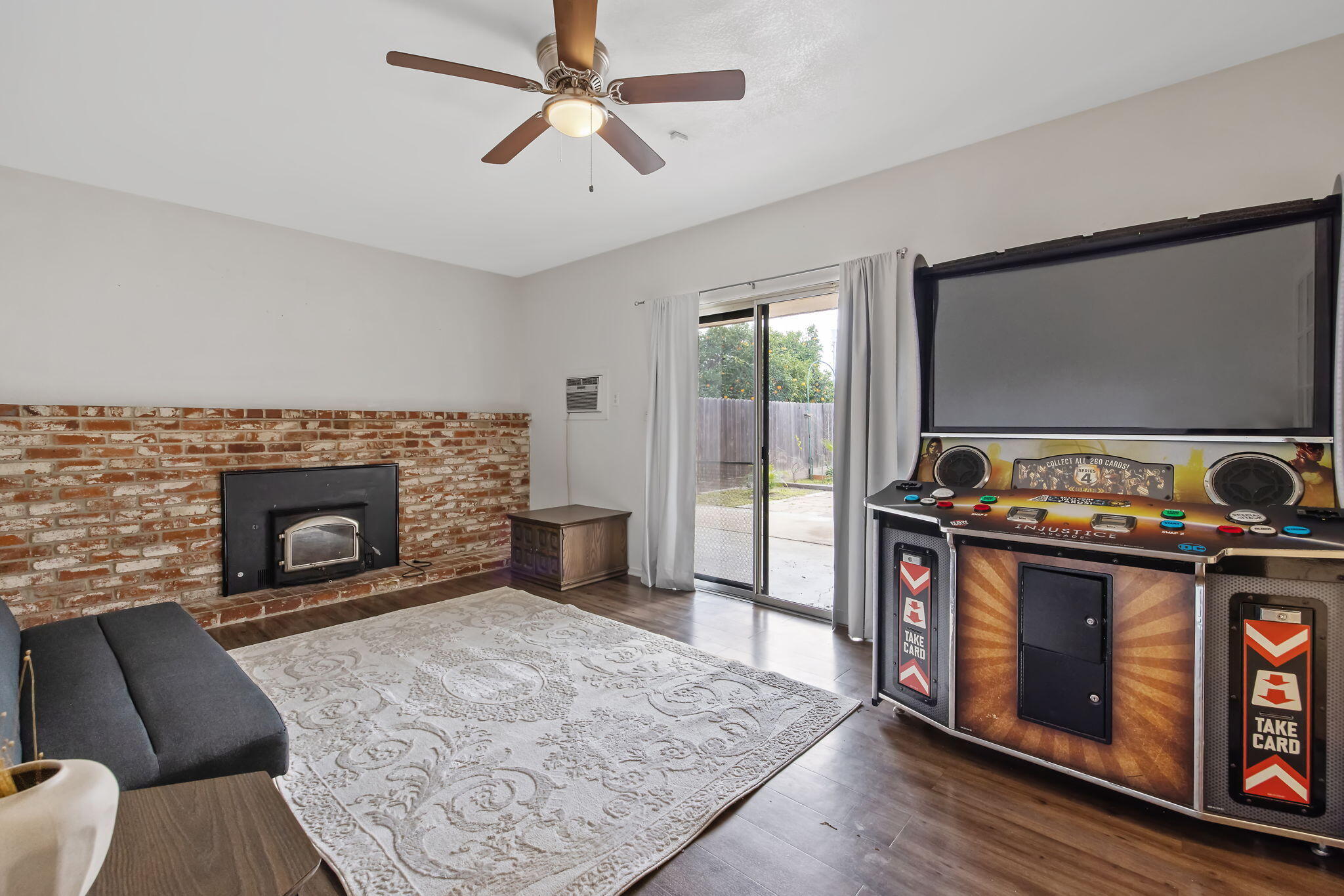 692 W Gettysburg Ave, Clovis, CA 93612